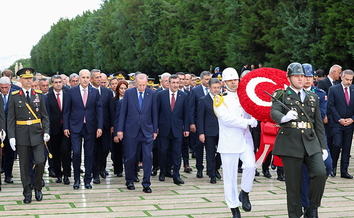 TBMM Başkanı Kurtulmuş, 30 Ağustos Zafer Bayramı Kutlamaları Kapsamında Anıtkabir'de Düzenlenen Törene Katıldı