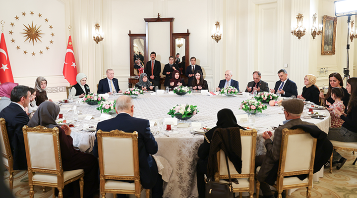 TBMM Başkanı Kurtulmuş, Cumhurbaşkanı Erdoğan'ın Ev Sahipliğinde Şehit Aileleri Onuruna Düzenlenen İftar Programına Katıldı