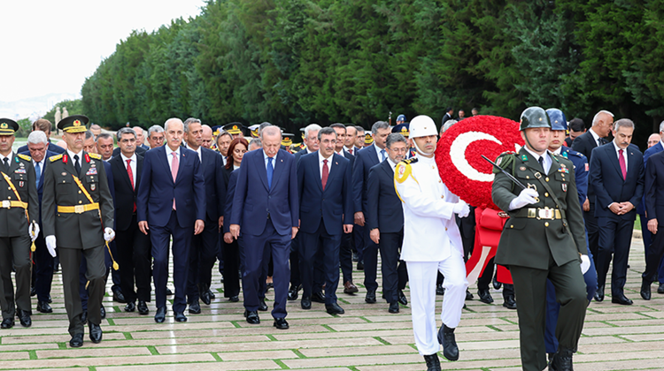 TBMM Başkanı Kurtulmuş, 30 Ağustos Zafer Bayramı Kutlamaları Kapsamında Anıtkabir'de Düzenlenen Törene Katıldı